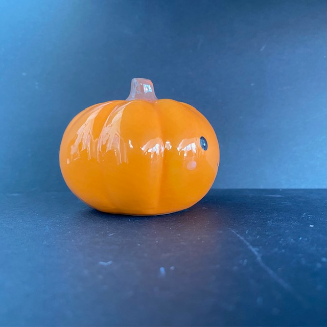 Smiling Ceramic Pumpkin, a super cute little pumpkin with an adorable face that will smile at you and keep you company through your working day or be part of your house decoration, a great edition to your Halloween tier tray or as a gift for a spooky friend.  