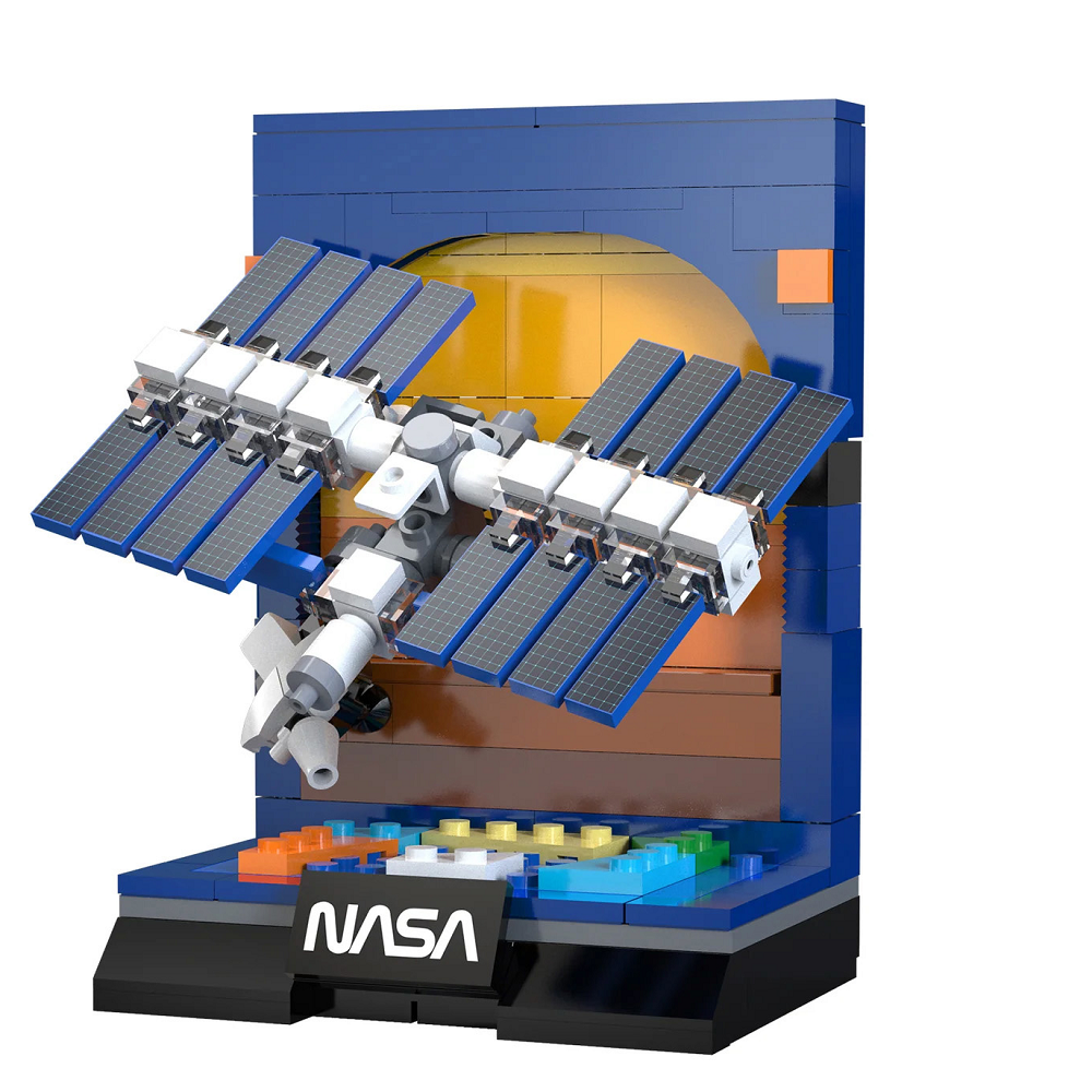 Lego style space station built an don a display stand with background. This Cada bricks International Space Station Lego compatible building bricks kit enables you to build your own NASA licensed display capturing the essence of the iconic space station which can be detached and used for play.