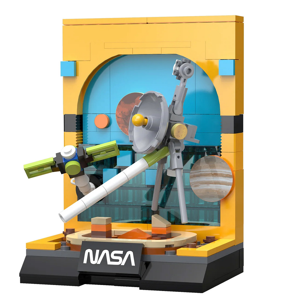 A lego style display with background of the voyager probe satellite. This Cada bricks The Voyager Probe Lego compatible building bricks kit enables you to build your own NASA licensed display capturing the essence of this iconic interstellar probe which can be detached and used for play