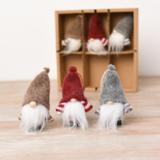 A box set of 6 cute little hangi...