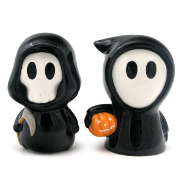 Super cute Skull Boy & Ghost Boy novelty salt and pepper set making a great edition to your Halloween dinner table and a wonderful edition to your home all year round