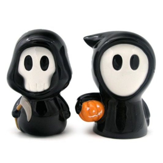 Super cute Skull Boy & Ghost Boy novelty salt and pepper set making a great edition to your Halloween dinner table and a wonderful edition to your home all year round