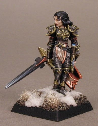 02725 - Alaine, Female Paladin (Reaper DHL) :www.mightylancergames.co.uk