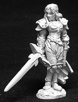 02725 - Alaine, Female Paladin (Reaper DHL) :www.mightylancergames.co.uk