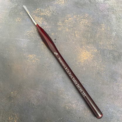 Rosemary & Co size 2/0 pure red sable brush has a wonderful matt burgundy handle with bulbus part