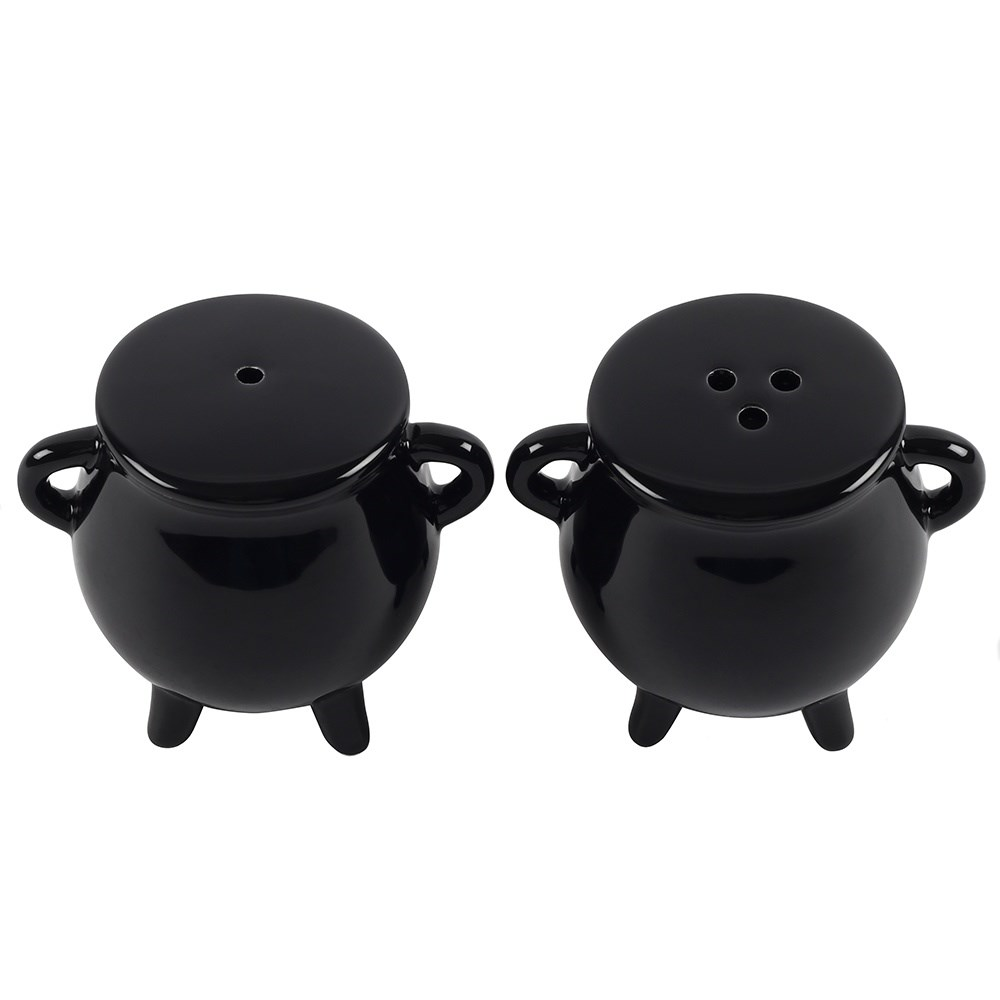 adorable black cauldron salt and pepper set 