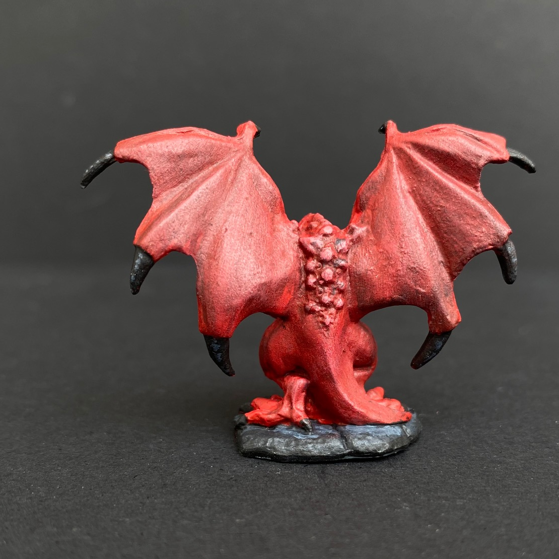 Hand painted demon from the range by Reaper Miniatures. Mrs MLG has painted this little demon with a red and black colour scheme. 