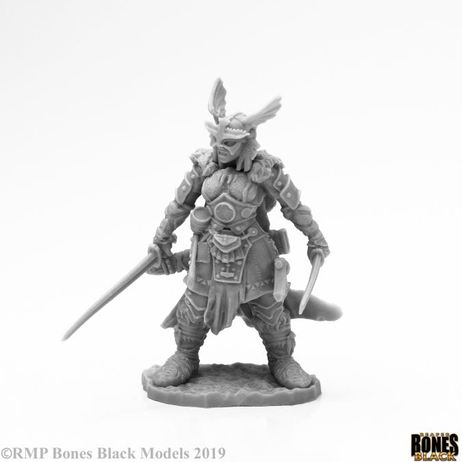 44123 Frost Giant Heroine (Bones Black) :www.mightylancergames.co.uk 