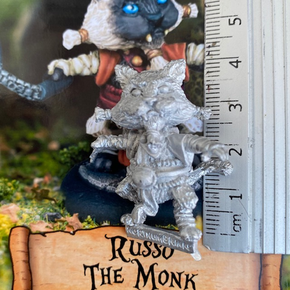 Russo The Monk from the Cats Of Crumptown range by Northumbrian Tin Soldier. This cat monk miniature holds weapons in both paws in a ready to fight stance 