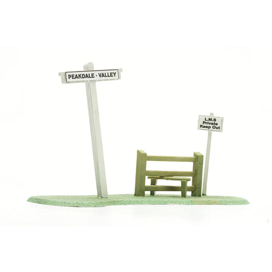 Kitmaster Signpost & Stile - Dapol