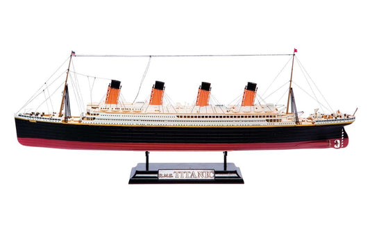 R.M.S. Titanic Gift Set 1:700